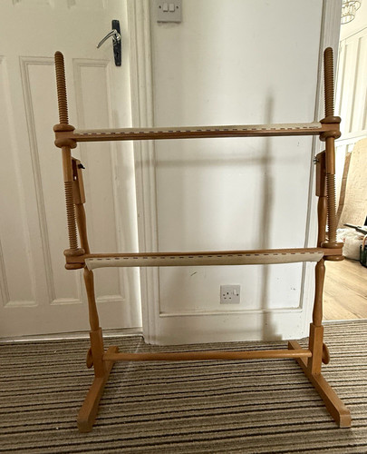 Adjustable wooden floor - wooden,