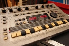 Roland MC-303 Groovebox