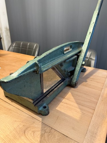 Vintage mitre