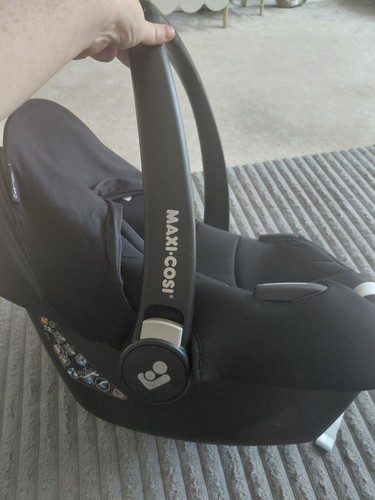 Maxi cosi and base - cosi,
