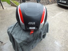 Givi B33 monolock top box