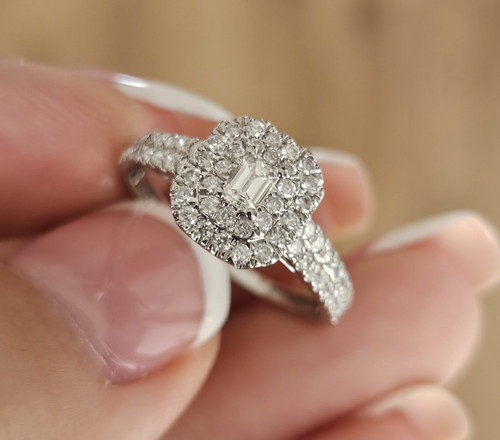 18ct white gold - 18ct, natural
