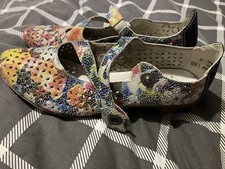 Trashed Shoes heels Size 5