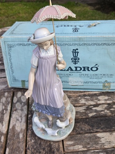 Lladro figurine susan and - figurine,