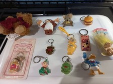 12 X KEYRINGS  INC TV & FILM FIGURES GREMLIN DONALD DUCK TELETUBBY TEDDY ETC