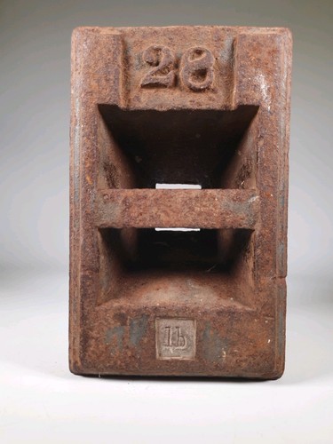 Pounds vintage cast - 28,