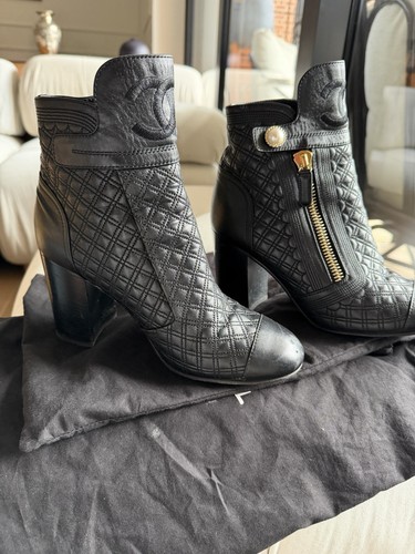 Chanel black quilted - chanel,