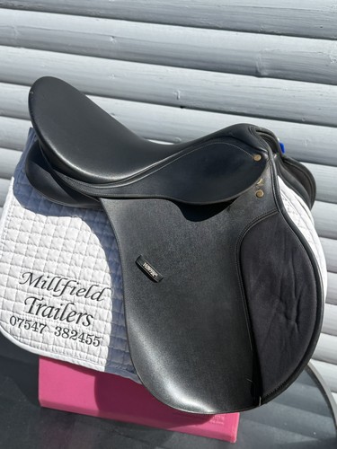 Black wintec saddle - black,