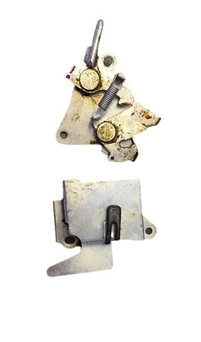 Honda cbr125r 2007 seat latch - honda,