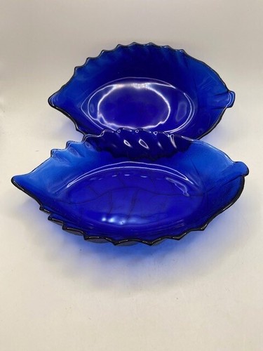 Two cobel blue leafs serving - blue,