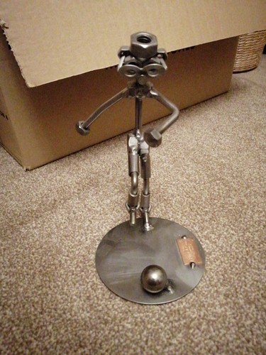 Hina kunst footballer statue - hina,