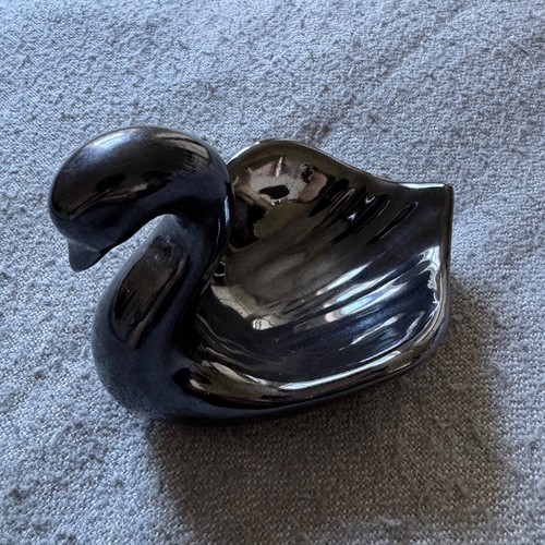 Black ceramic swan trinket - black,