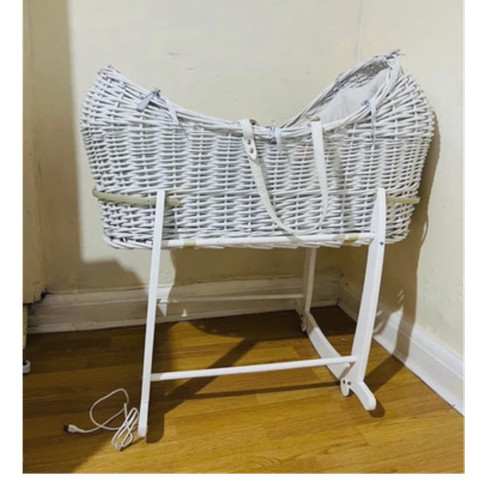 White wicker oval - white,