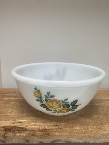 Pyrex mixing bowl yellow - pyrex,