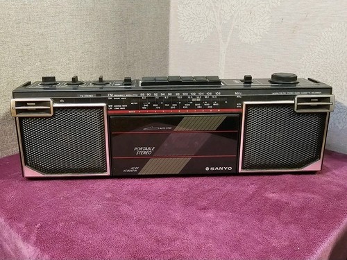 Vintage sanyo m7020l radio - vintage,