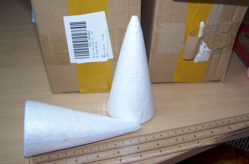 24x polystyrene cones 15cm - polystyrene,
