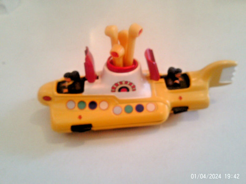 The beatles corgi yellow - beatles,