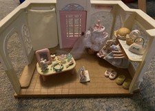 Sylvanian Families Dress Shop (4420) with Accessories