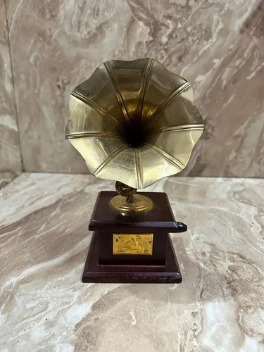 Desk top dummy gramophone - top,