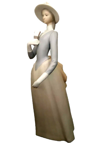 Lladro early nao porcelain - early,