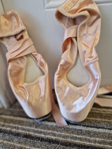 Pink ballet point shoes size - pink,