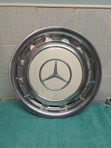 Mercedes benz hubcap - mercedes,
