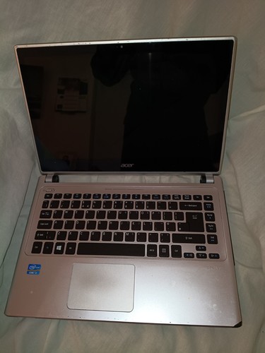 Acer 471p 323c laptop - i3,