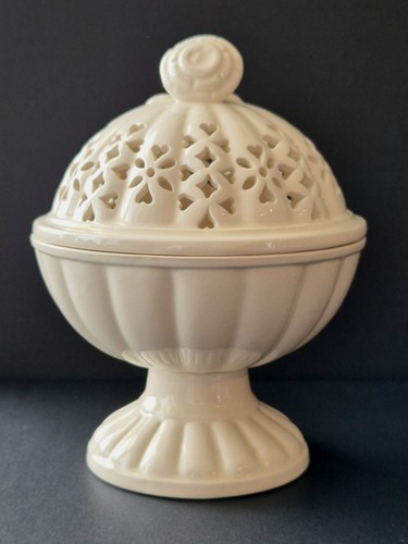 Pretty royal creamware - royal,
