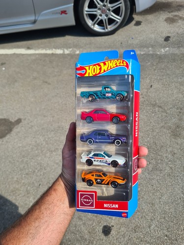 New hot wheels - new, nissan