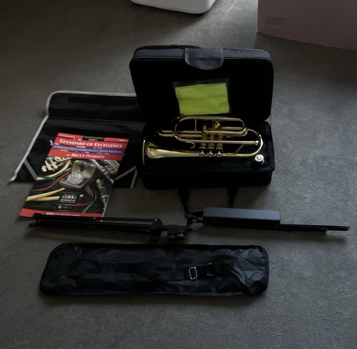 Gold trumpet with - trumpet, 3