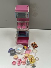HASBRO 1980's SINDY DOLL COOKER WITH Some ACCESSORIES Kitchen