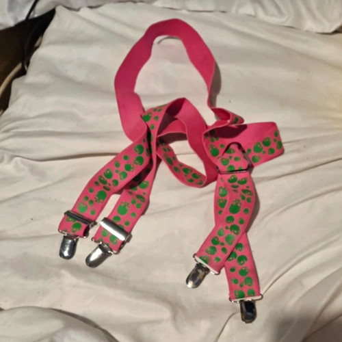 Pink green skull clip - &, clip-on