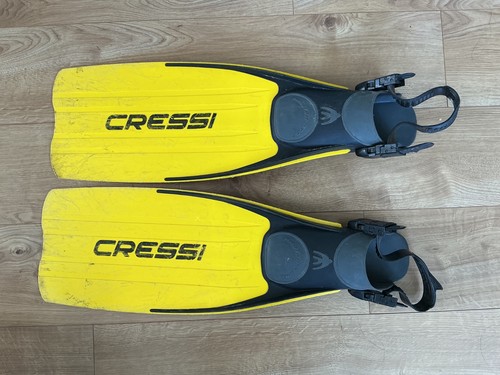 Scuba diving equipment - scuba,