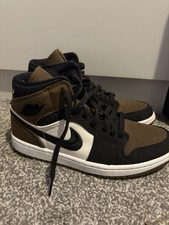 Air Jordon light olive size 7