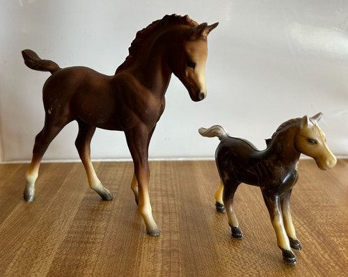 Vtg molded plastic horses - vtg,