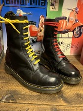 DR MARTENS 1490 Black Leather