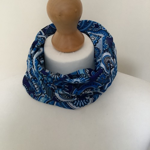 Blue paisley design stretch - paisley,