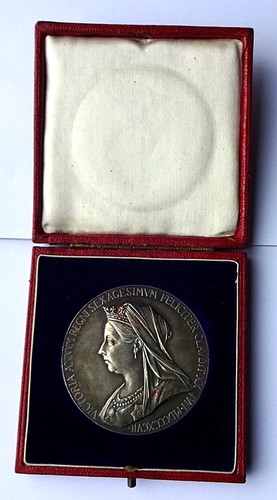 Cased victoria 1897 - cased, diamond