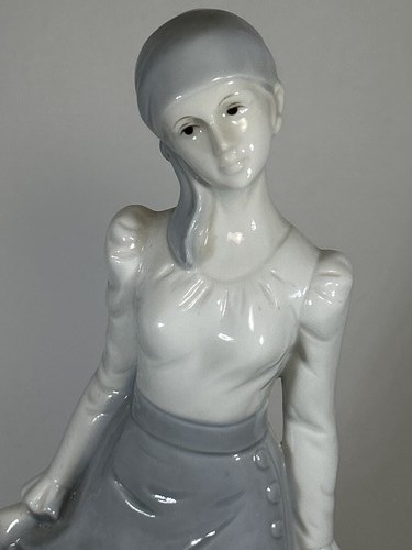 Nao lladro woman - by,