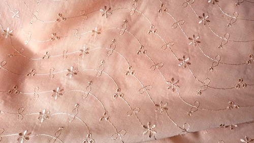 Broderie anglaise hole - anglaise,