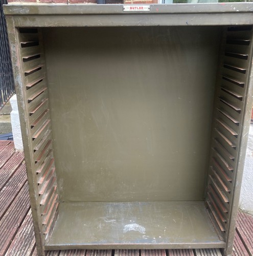 Vintage butler metal type - metal,