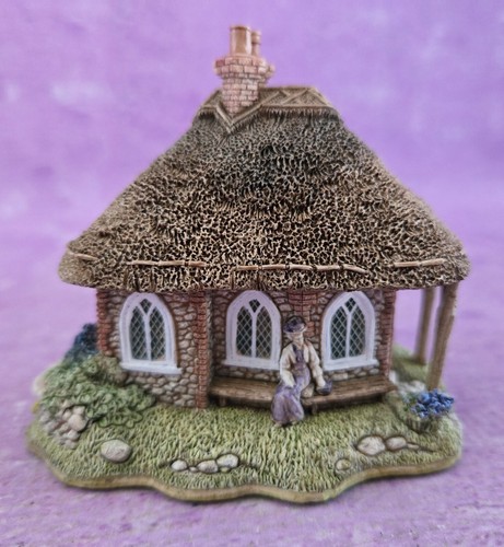Lilliput lane pipit - lilliput,