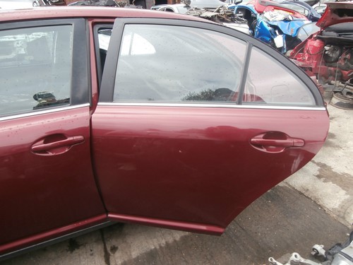 Toyota avensis hatchback - toyota,