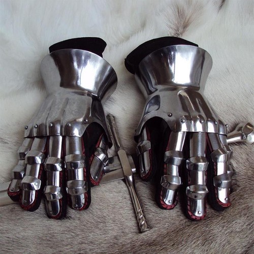 Medieval hourglass gauntlets - gauntlets,