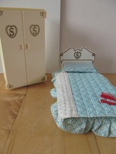 VINTAGE SINDY DOLL BED &