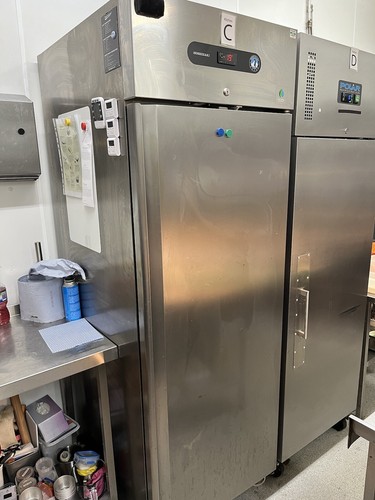 Commercial upright single door - single,
