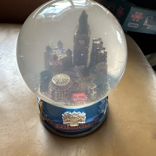 London snow globe - globe, smog