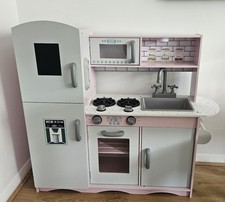 Kids' Play Kitchen -£45