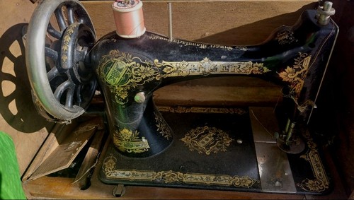 Antique singer sewing machine - antique,