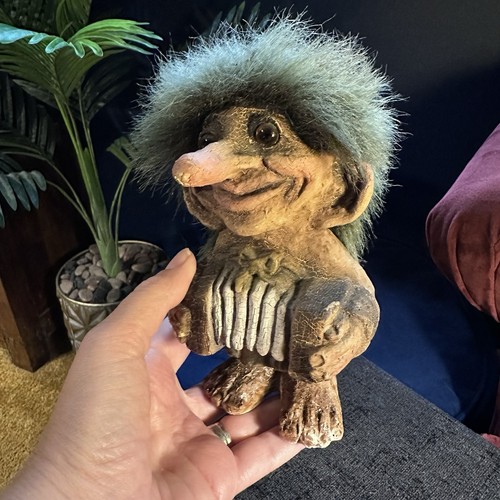1980s nyform 246 female troll - female,